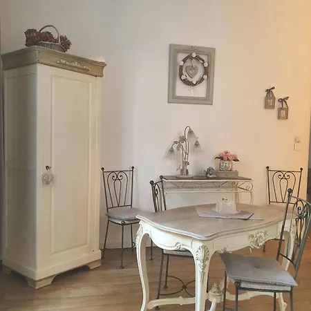 L D En Face Apartment
